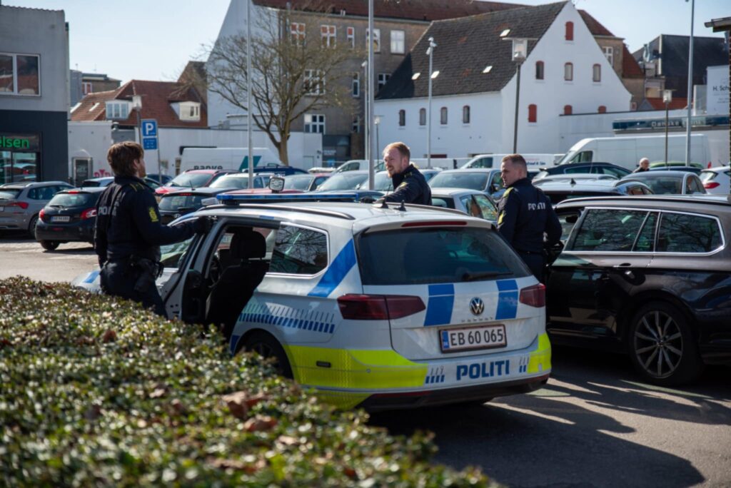 Kvinde gik og råbte op – men så kom politiet