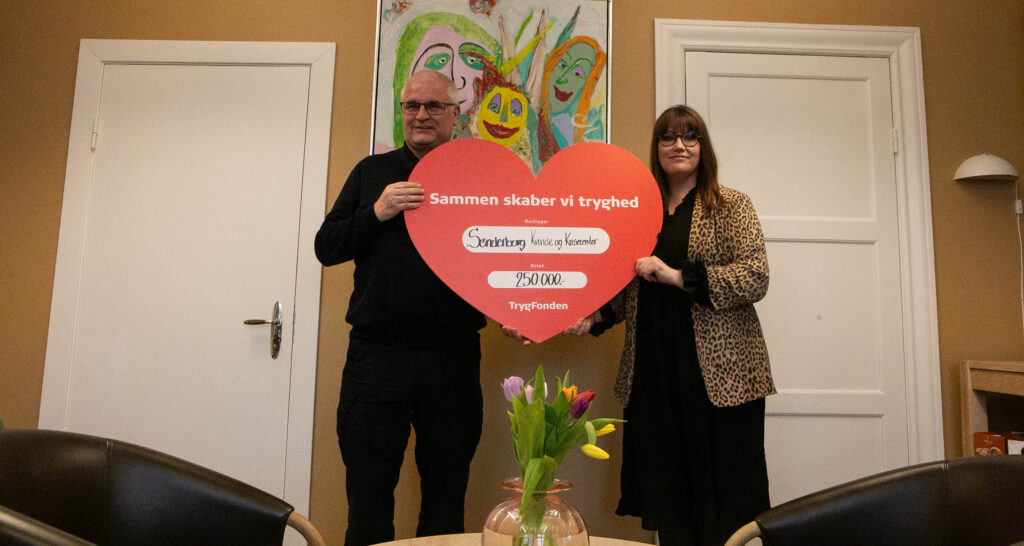 Kvinde- og Krisecentrets frivillige tog glade imod en masse penge