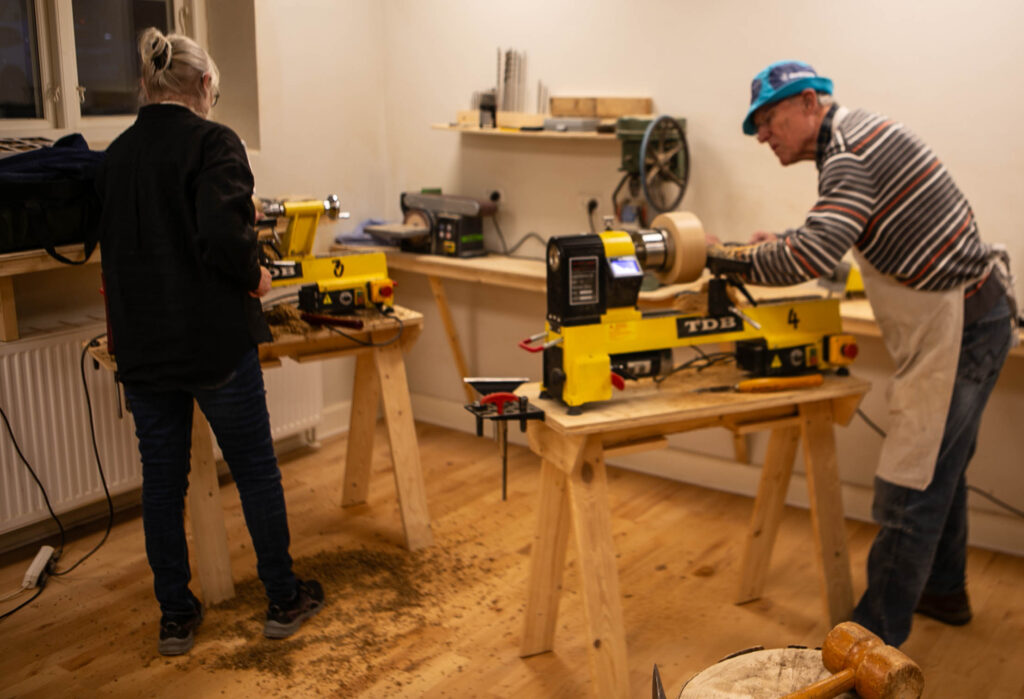 Politikere besøger Husflidskolen