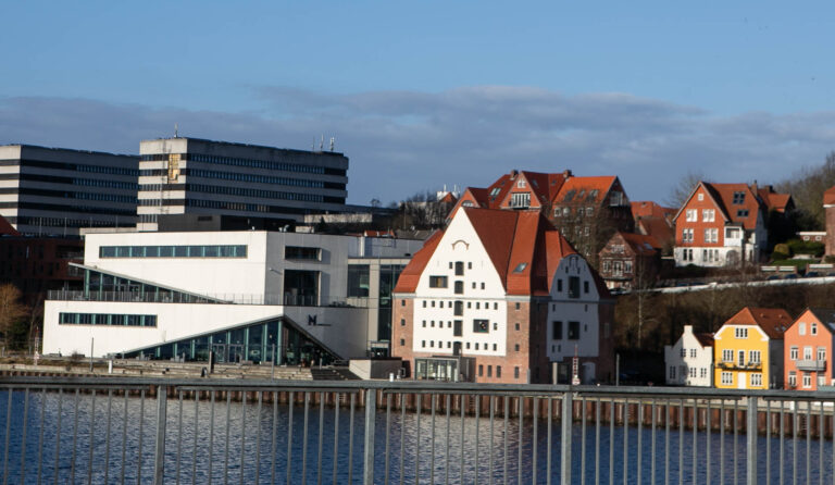 Politik, fællessang og ministerbesøg