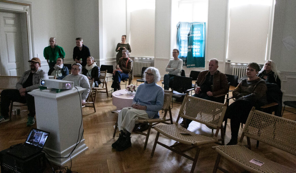 Lille flok mennesker så SDB:DOX-film i hertugelige rammer