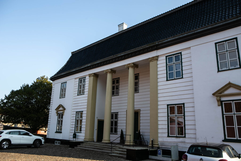 Augustiana: Fernisering på ‘A hundred (different) flowers are in full bloom’