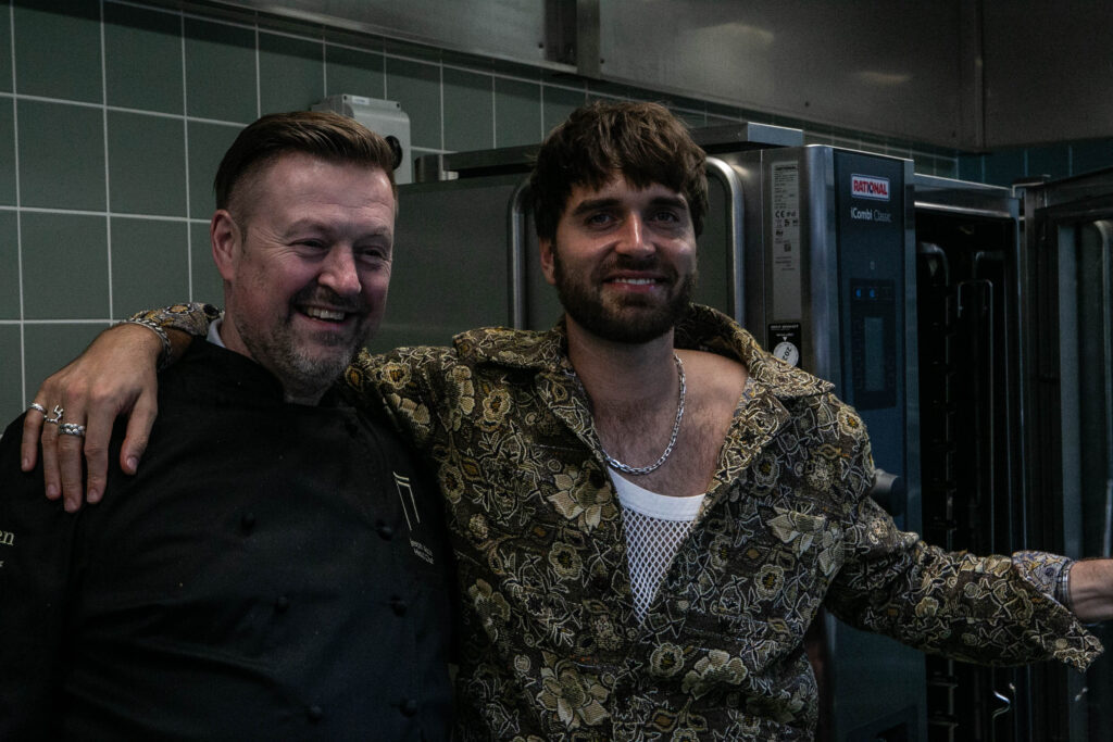 Skøn aften i Sergenten – med god mad og dejlig musik