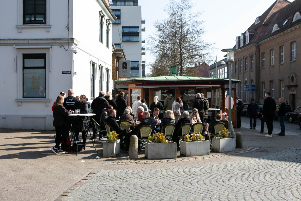 Masser af gæster på Perronens første dag