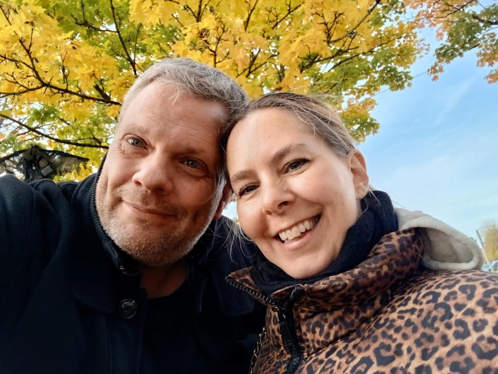 Kim Holm & Co fejrer deres bryllup med et show