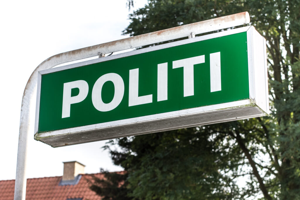 Vogn med bigballer væltede