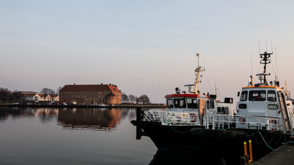 Der arbejdes på at få autocamperne væk fra Slotskajen