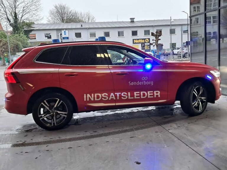 Hele Dynt blev generet af benzin-lugt