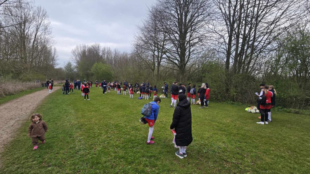 Børnene er i fuld gang i fodboldskolen