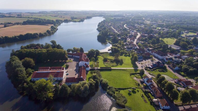 Kommunen køber grund og vil bruge den til en legeplads