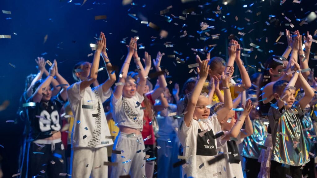 Dans, Musik og højt humør: PS DANCE-opvisning på Alsion