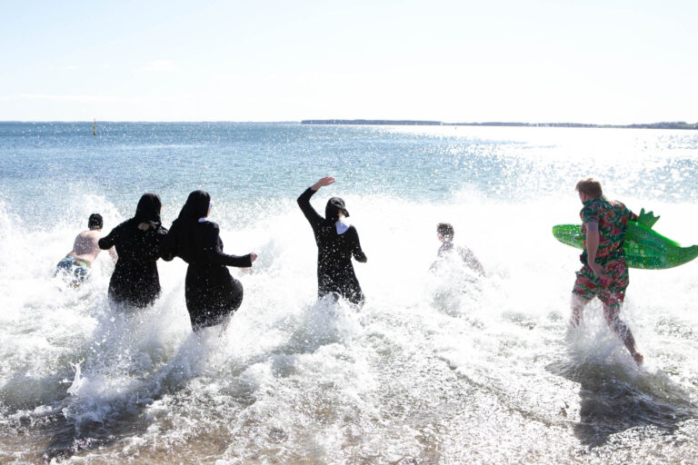 Heidi’s Bierbar fulgte gæsterne til stranden med sækkepipemusik