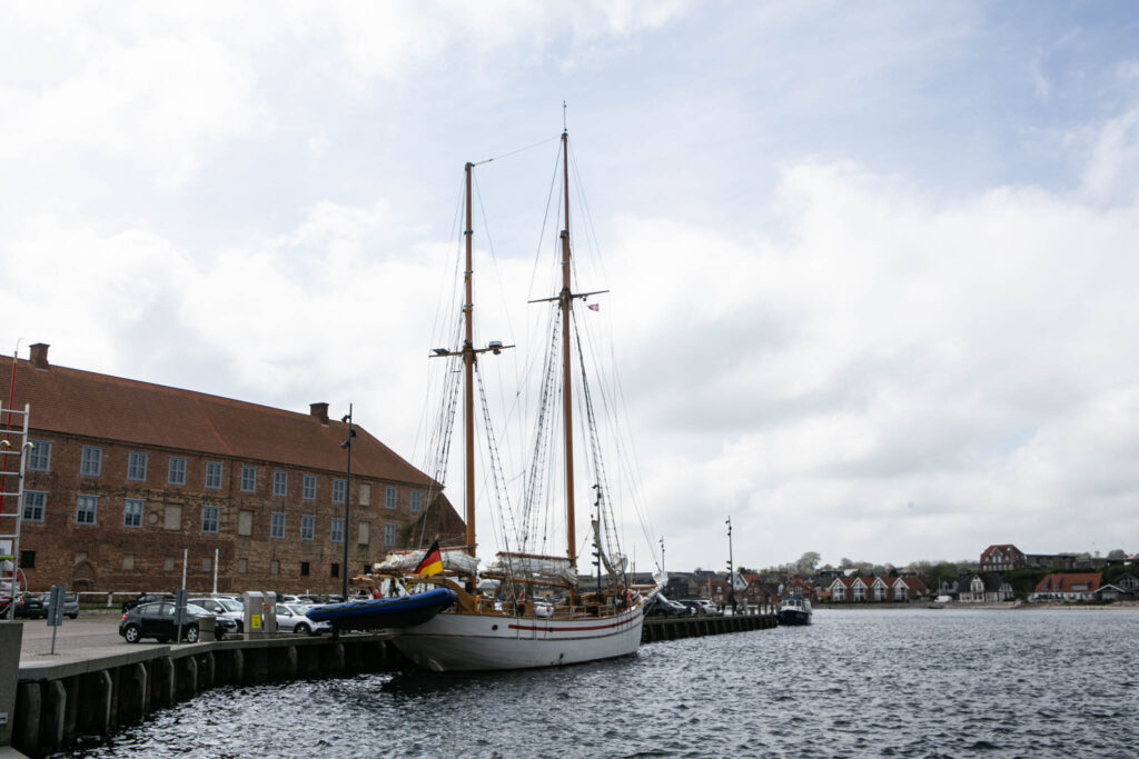 Grundigt restaureret tidligere hajkutter ved Slotskajen