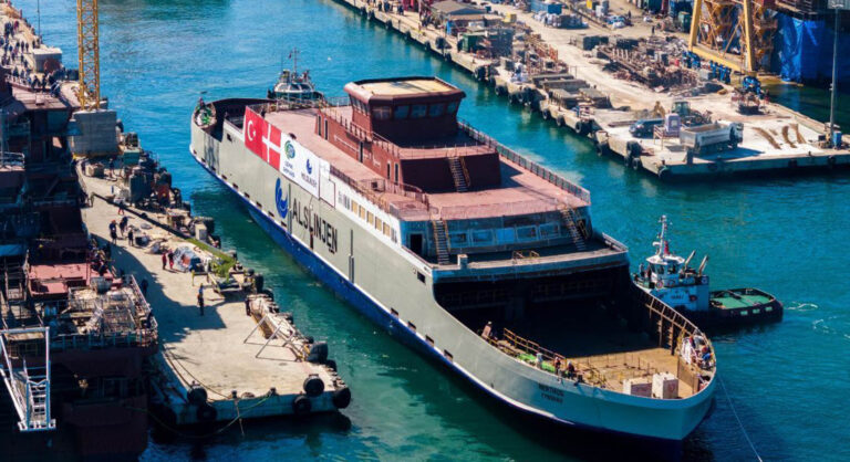 Ekstra færge sikrer sommerens timedrift mellem Als og Fyn