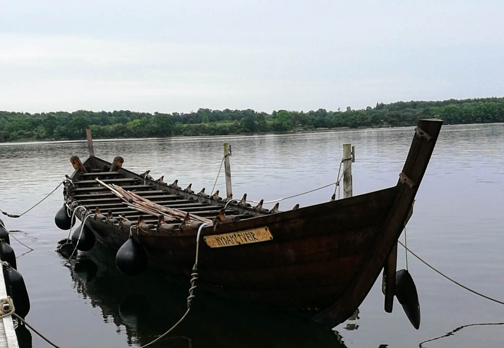 Kom tæt på historien om Nydamsbåden