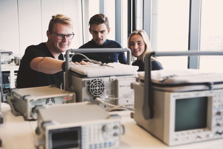 Rekordmange unge er nu i uddannelse eller job