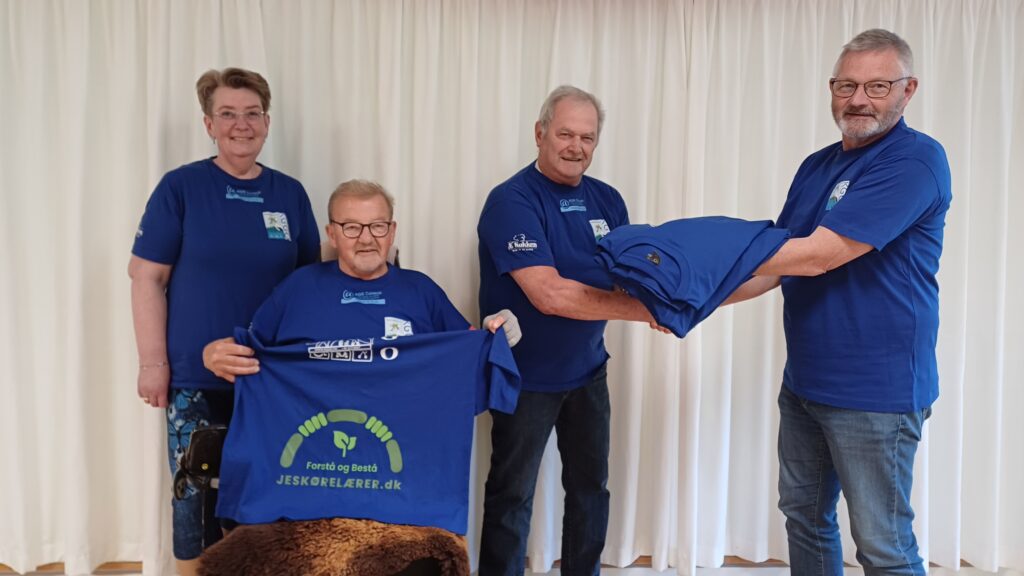 Jes Kørelærer donerede t-shirts