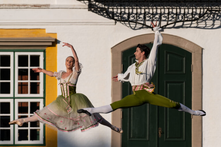 Der danses på tåspidser i Augustenborg Slotspark