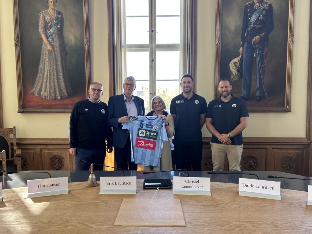 Kommunen er håndboldsponsor de kommende fem år