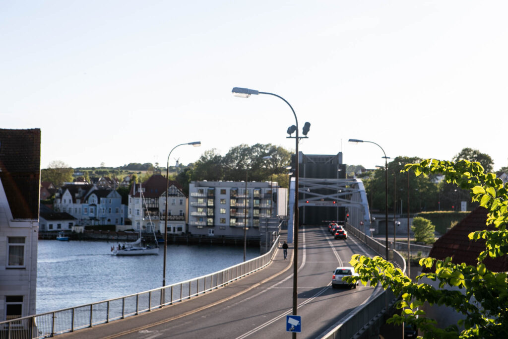 Kong Christian den Xs Bro lukkes for biler