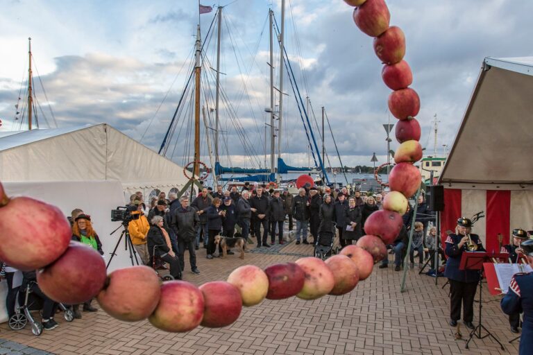 Gråsten Æblefestival inviterer træskibssejlere