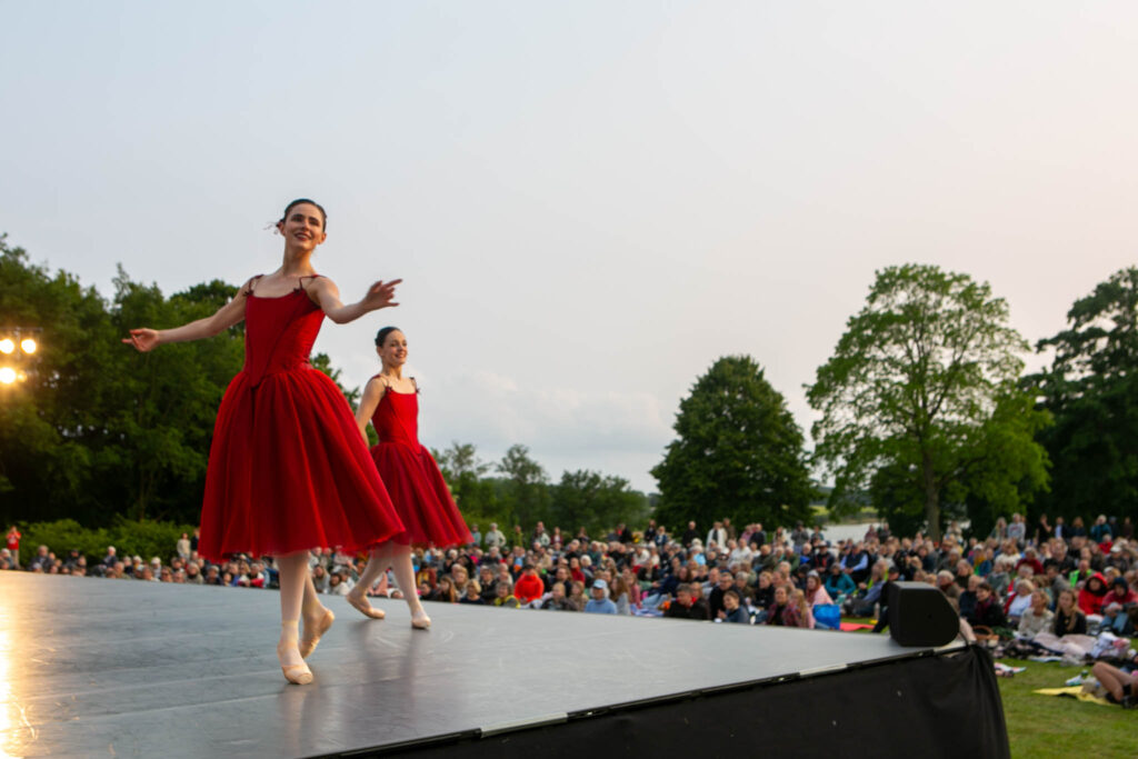 De kongelige dansere kom op på tåspidserne