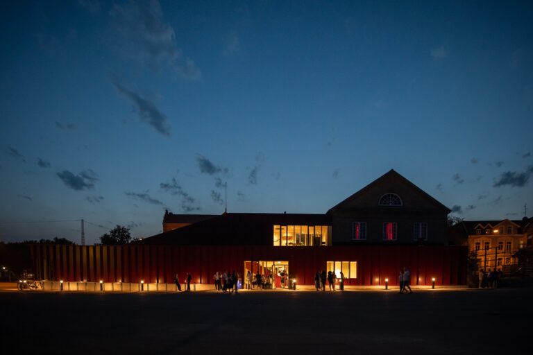 Udstilling sætter fokus på unge