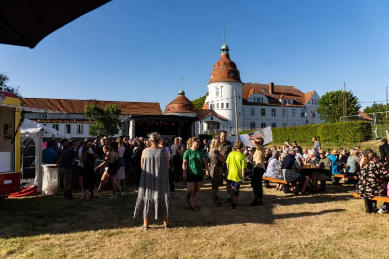 Hør Oliver Jons Turøvej live på Nord-Als Musikfestival