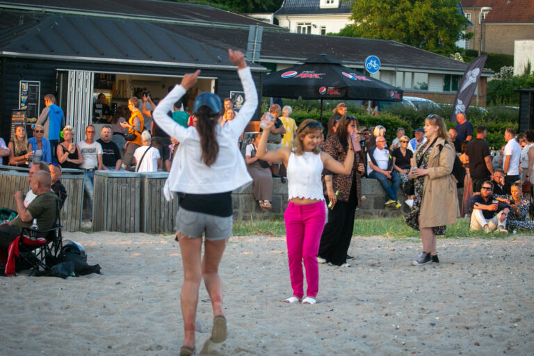 Fantastisk strandfest på Fluepapiret