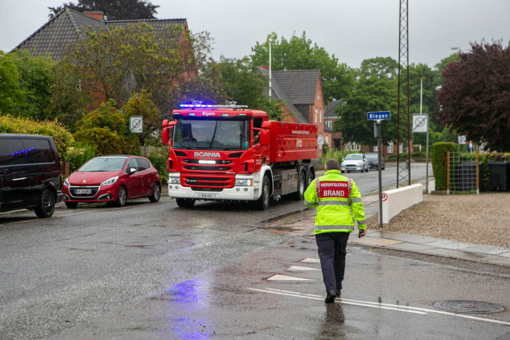 Beredskabet fjerner olie fra flere veje i Sønderborg by