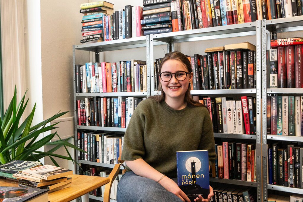 Boganmeldelse: Månen er af papir