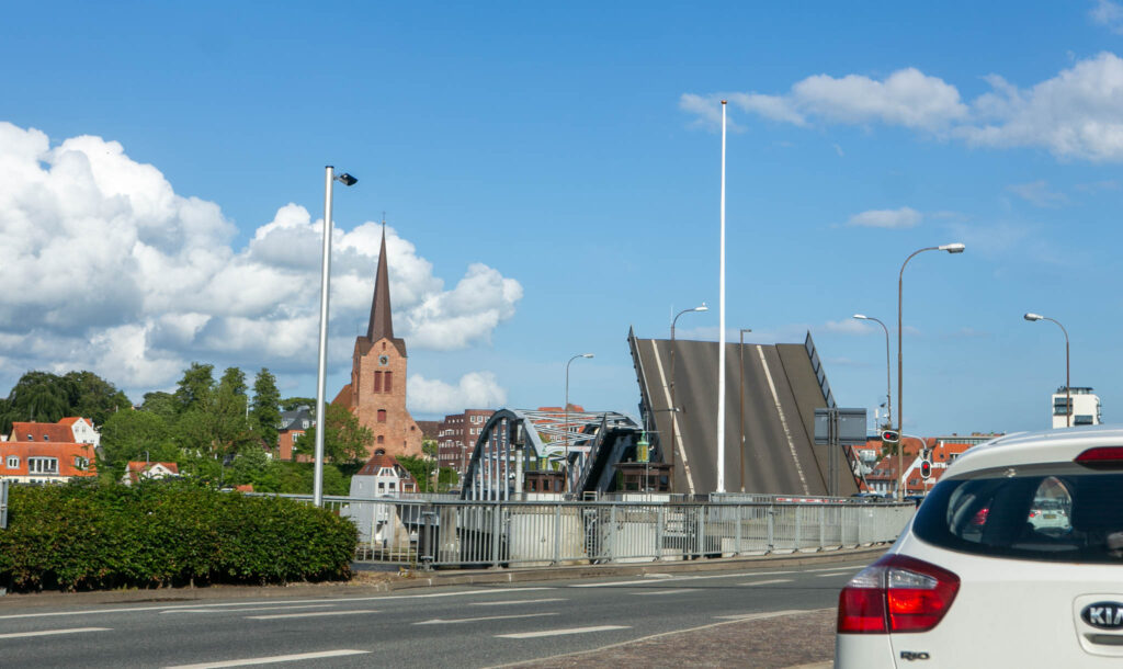 Du skal tjene mere for at købe et hus