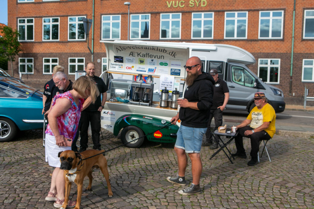 Der blev sparket dæk på Kirketorvet