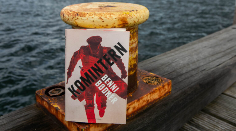 Anmeldelse: Krimien Komintern er forrygende god ferielæsning