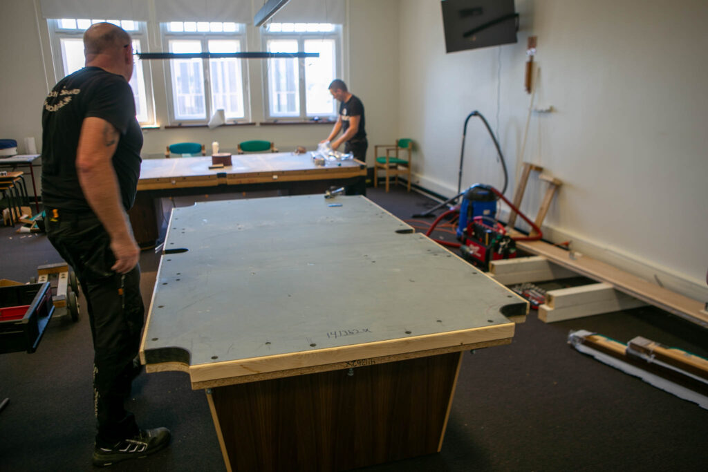 Billardklubbens borde er sat i flot stand