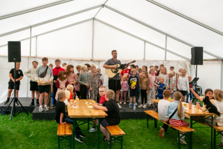 Ringriderformanden fortalte børnene at han er chefen