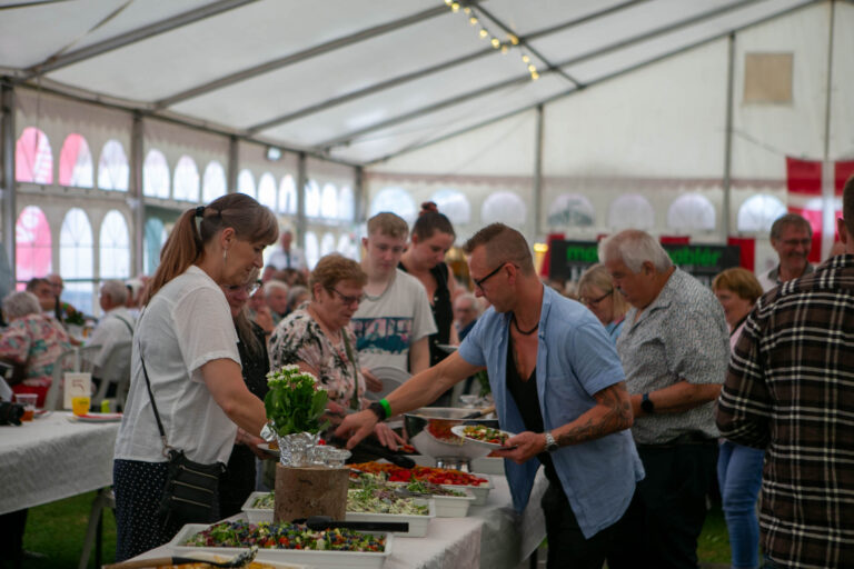 325 til ringridermiddag i Gråsten