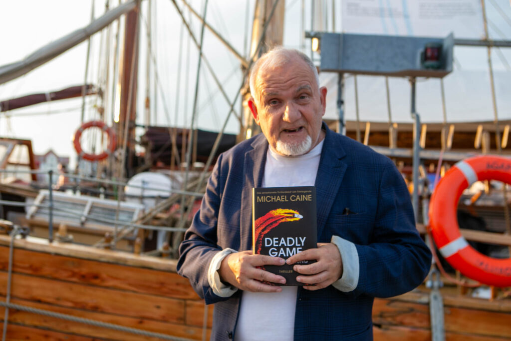 Ferielæsning: Michael Caine debuterer med Deadly Game