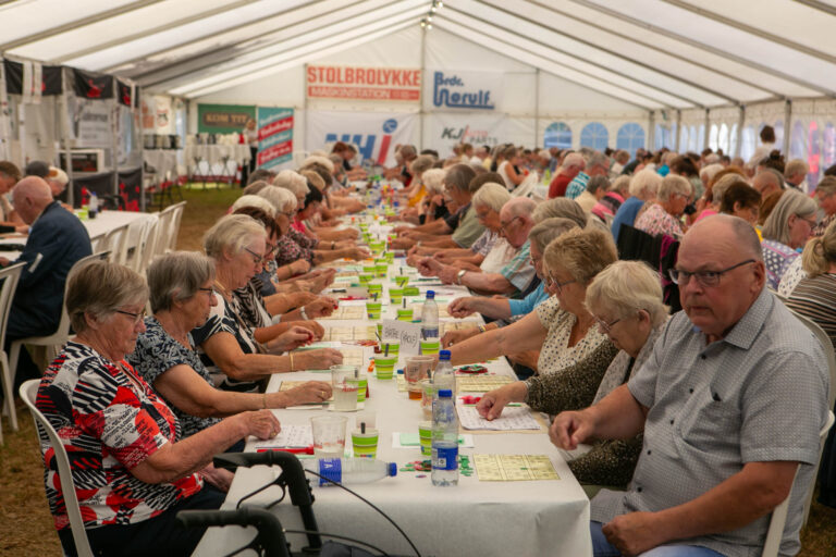 Over 200 håbede på lykkens gudinde smilede til dem
