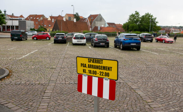 Mange bilister er ligeglade med de ikke må parkere på Kirketorvet