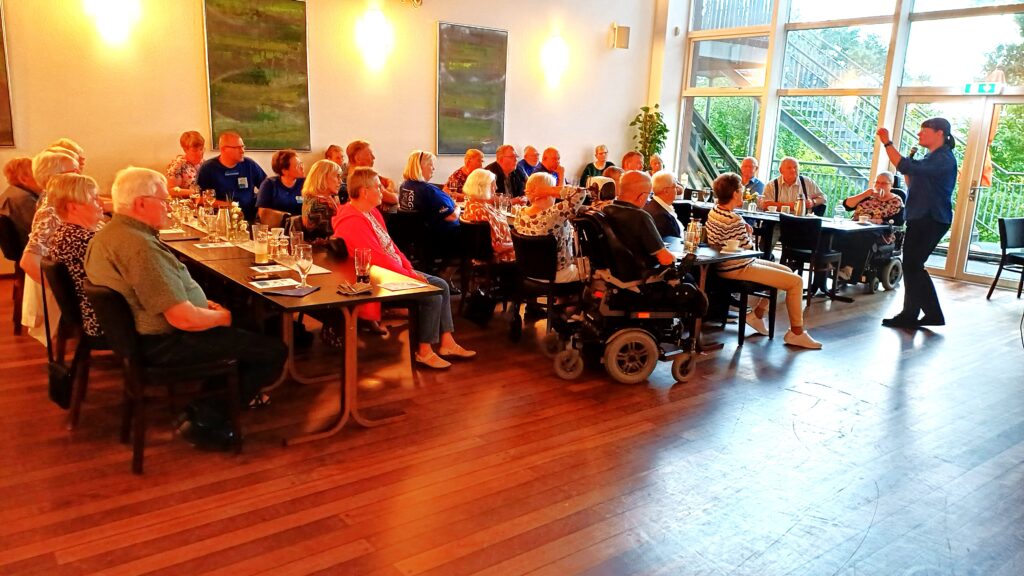 Fællesspisning og fællesskab – med besøg af bedemand Jytte Sahl