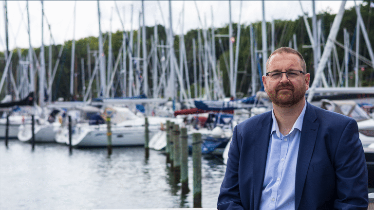 Debat: Hverdagens helte har også brug for hjælp