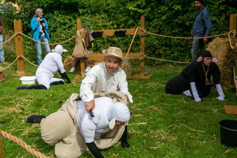 Gadefestivalen var rykket ud på Løkkegård