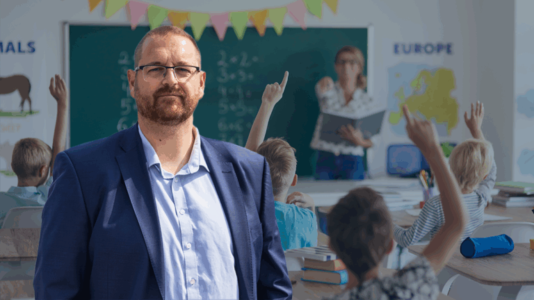 Læserindlæg: Mere synlig og nærværende ledelse lokalt på skolerne