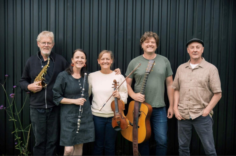 Sprudlende Himmerland spiller dansk folkmusik