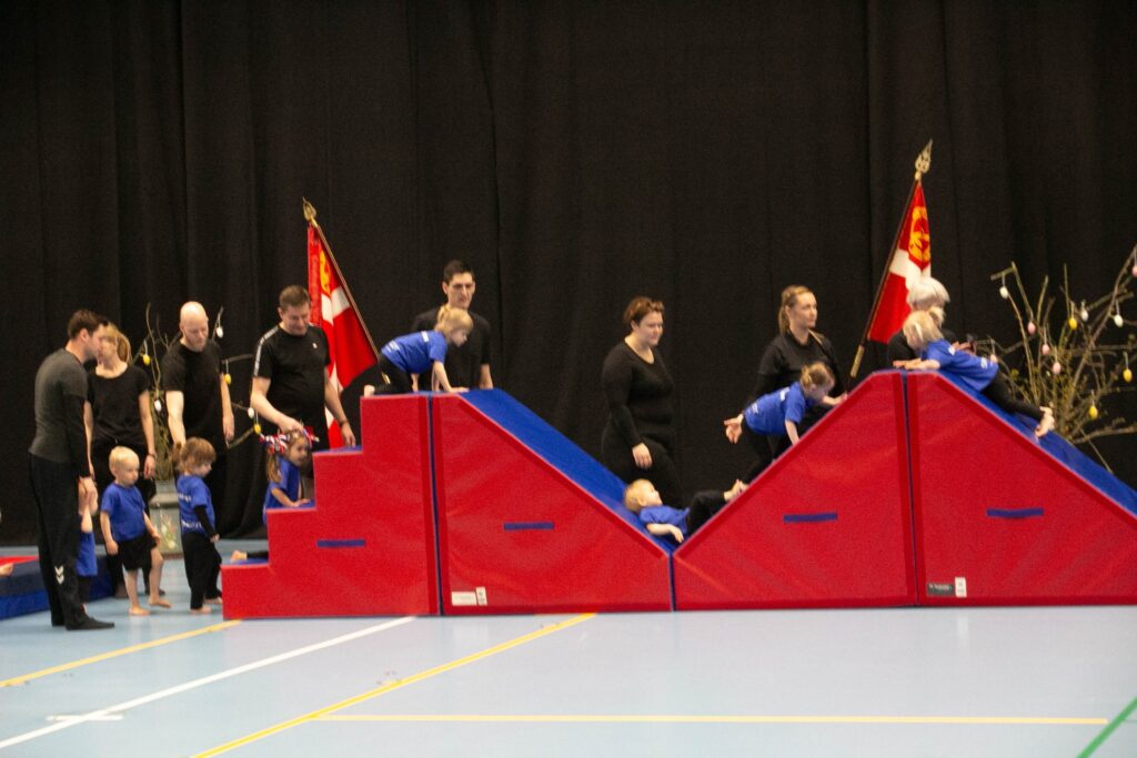 I dag begynder springgymnastik for drenge