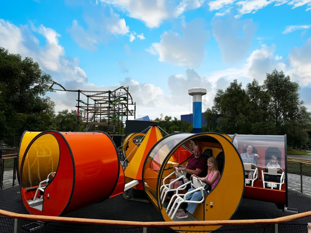 28 børn og 1 voksne fra Red Barnet besøgte Universe