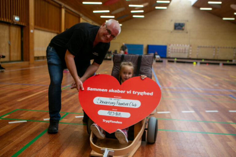 Trygfonden kom med penge til elhockey-kørestole