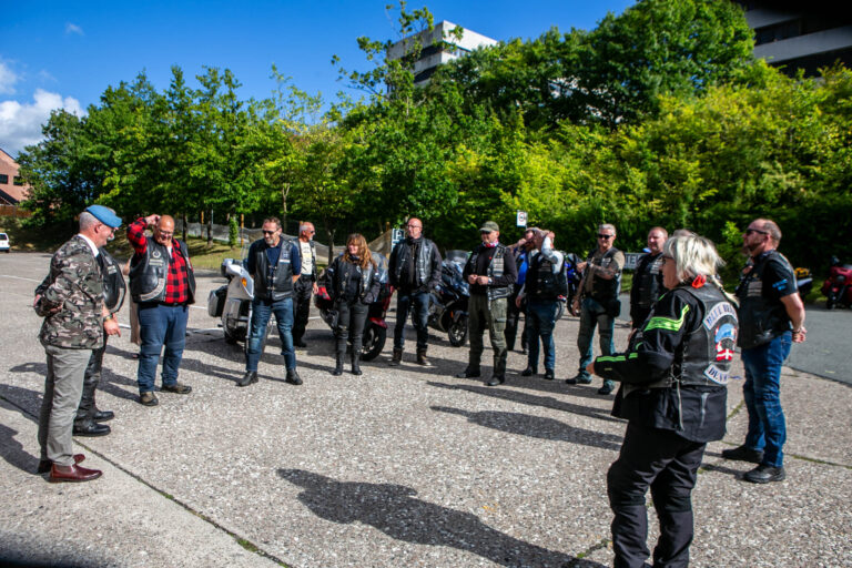 Soldaterveteraner besøgte kasernen på deres mindetur