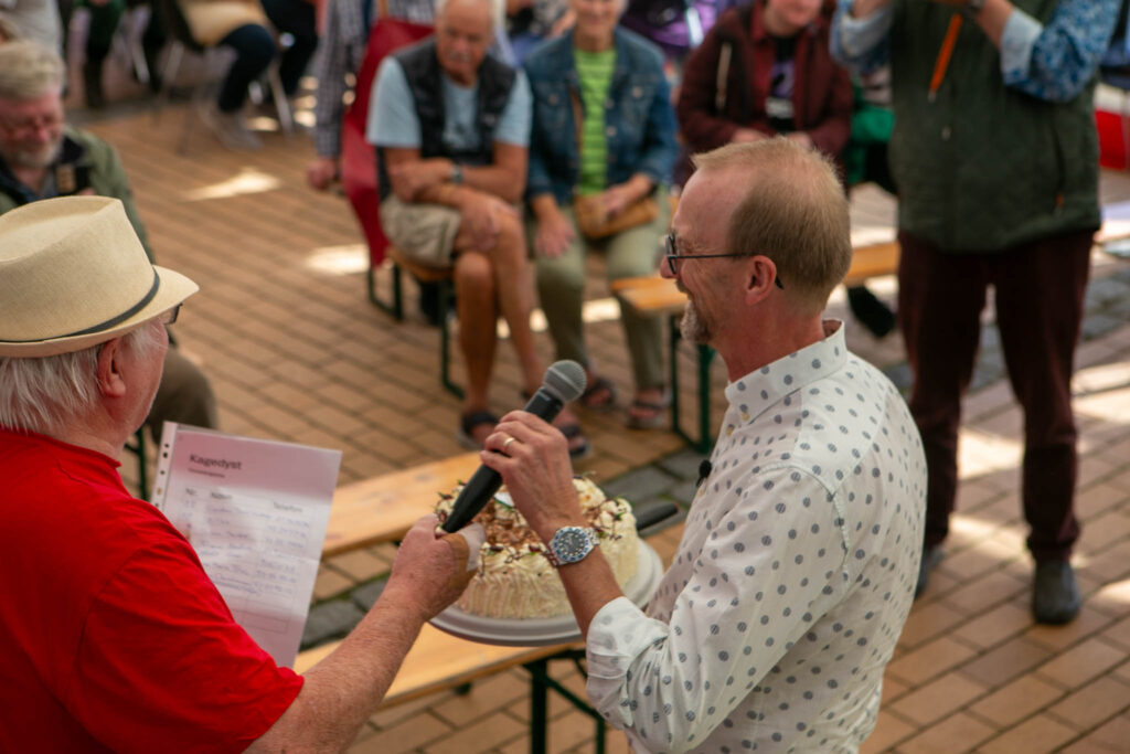 To kvinder lavede i fællesskab Årets Æblekage
